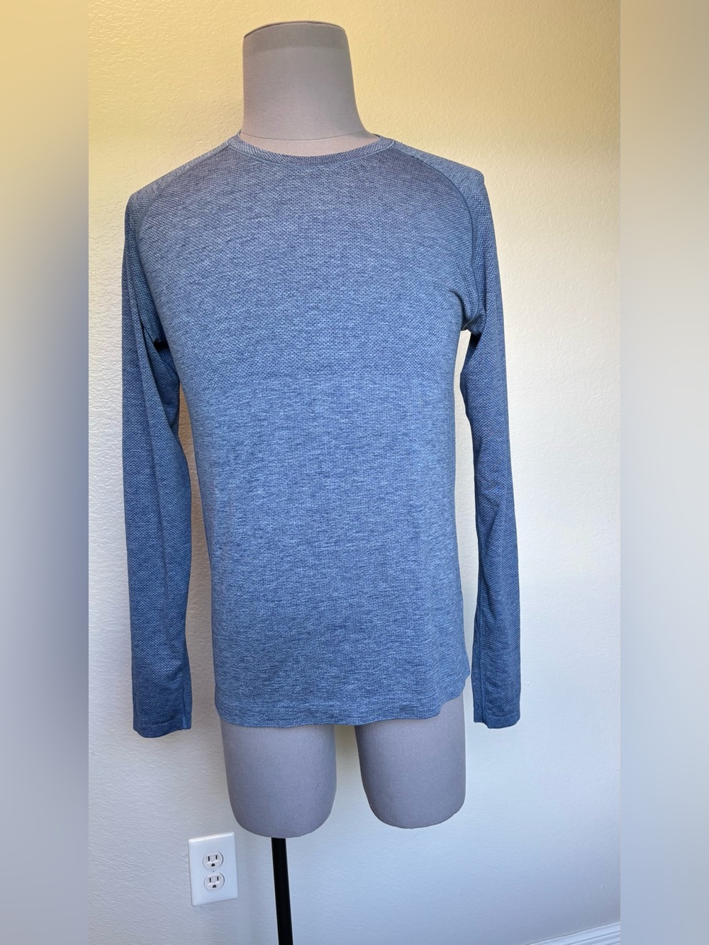 lululemon athletica Heathered Blue Long Sleeve Tee